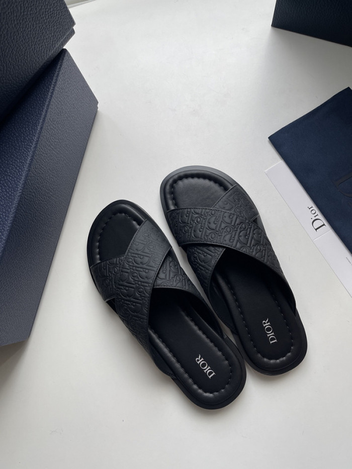 DO DESIGNER SLIPPERS