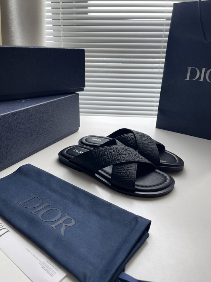 DO DESIGNER SLIPPERS