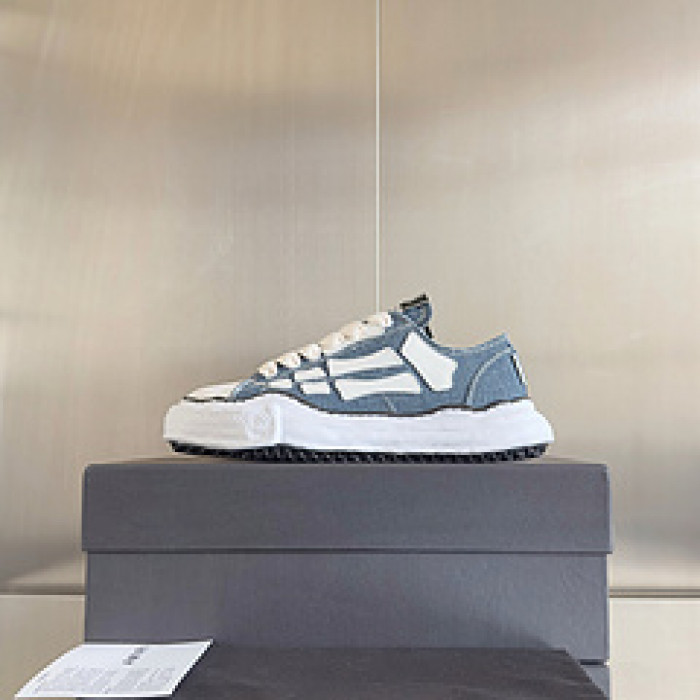 AM1R1 SNEAKERS