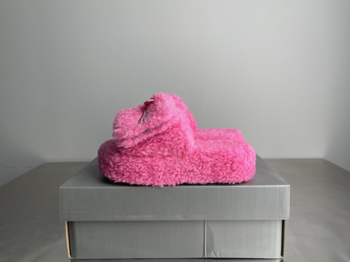BLEN DESIGNER SLIPPERS