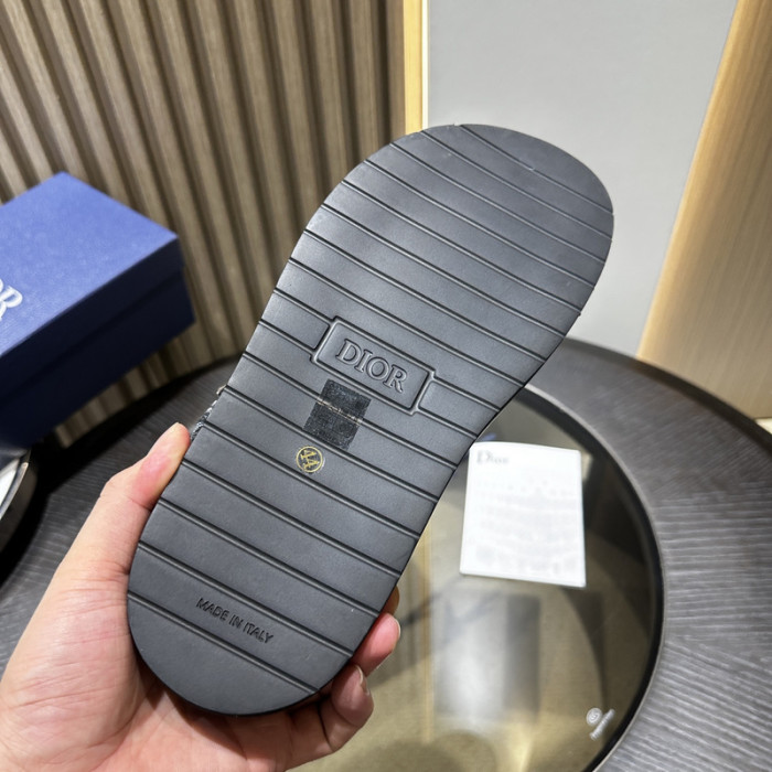 DO DESIGNER SLIPPERS