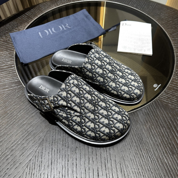 DO DESIGNER SLIPPERS