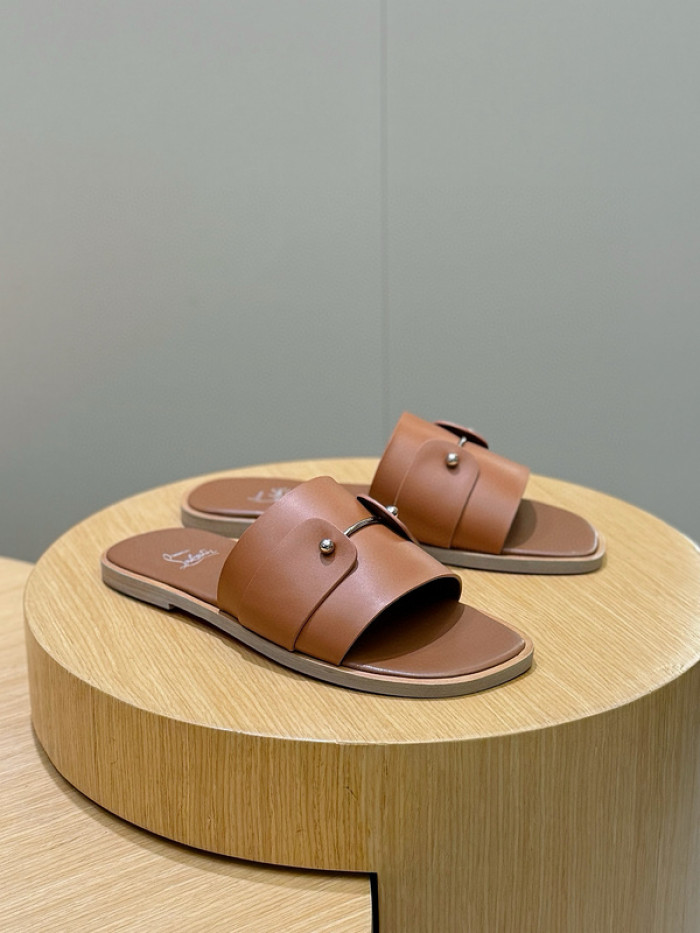 CL SLIPPERS