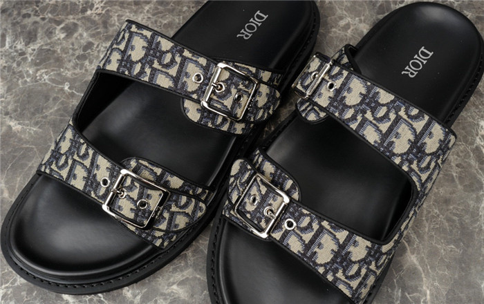 DO DESIGNER SLIPPERS