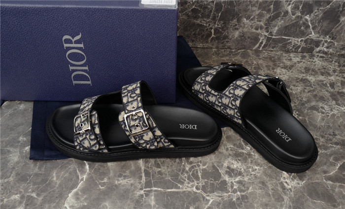 DO DESIGNER SLIPPERS