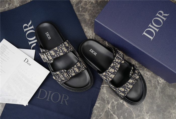 DO DESIGNER SLIPPERS