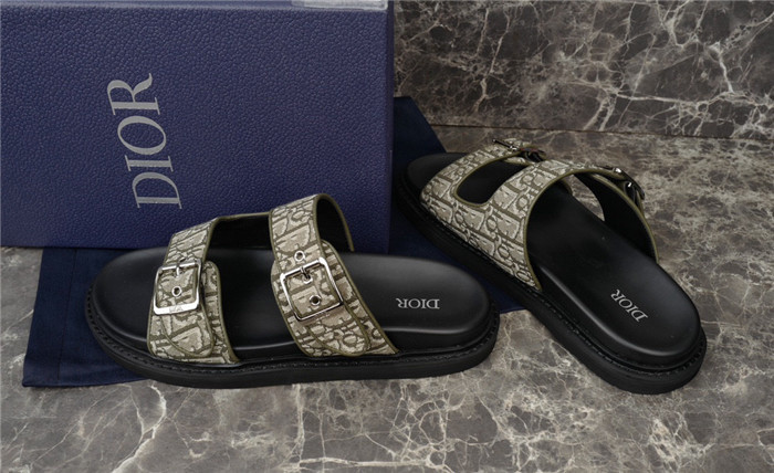 DO DESIGNER SLIPPERS