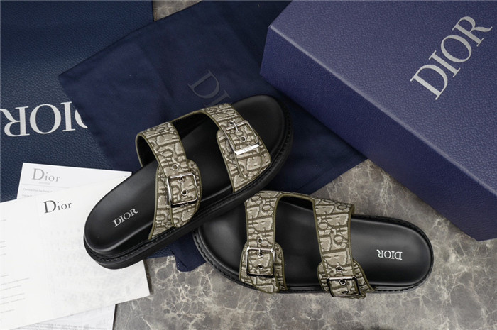 DO DESIGNER SLIPPERS