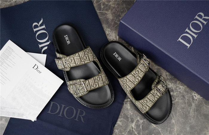 DO DESIGNER SLIPPERS