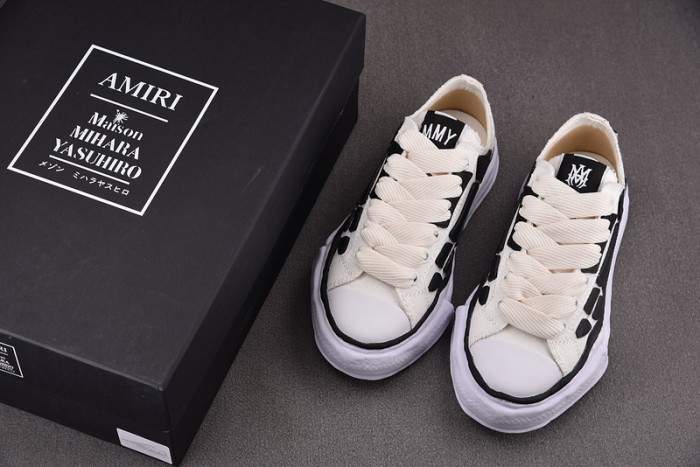 AM1R1 SNEAKERS