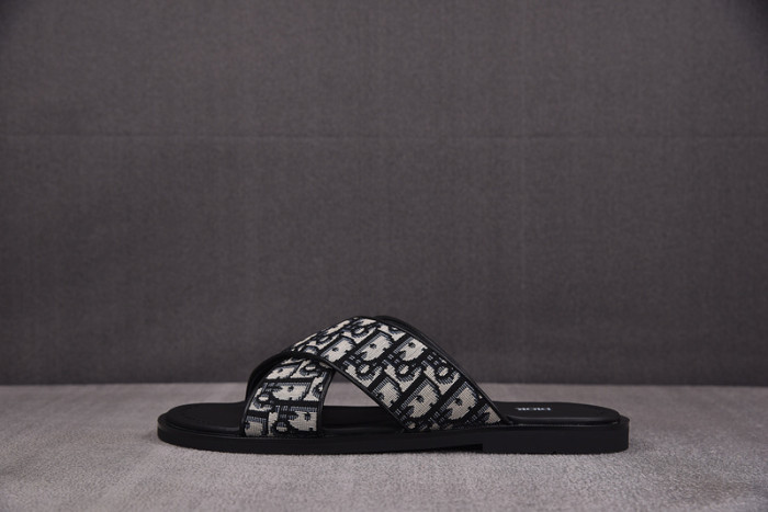 DO DESIGNER SLIPPERS