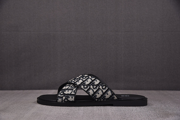 DO DESIGNER SLIPPERS