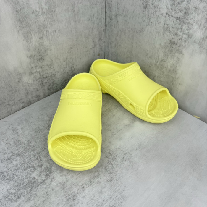 BLEN DESIGNER SLIPPERS