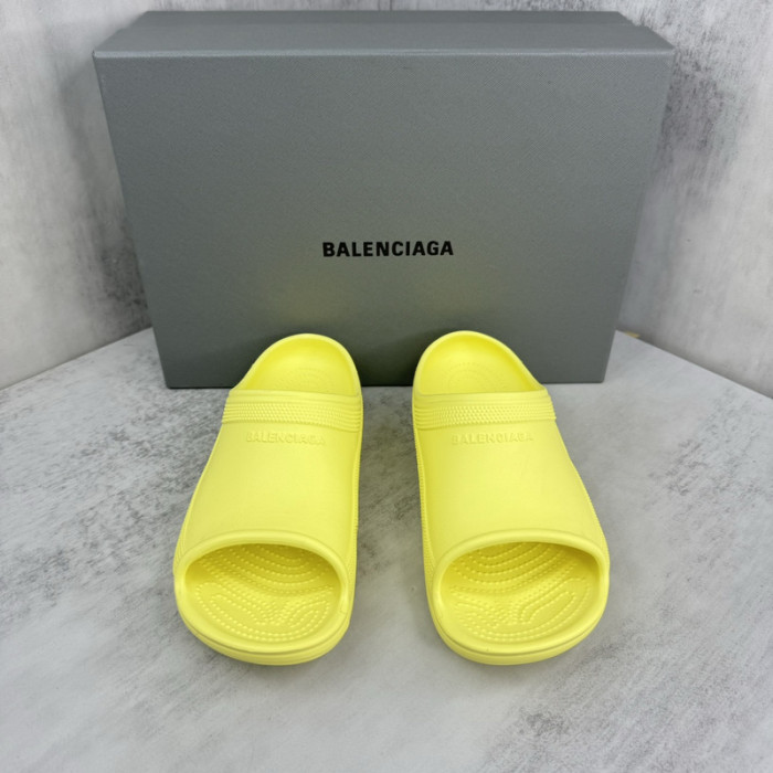 BLEN DESIGNER SLIPPERS