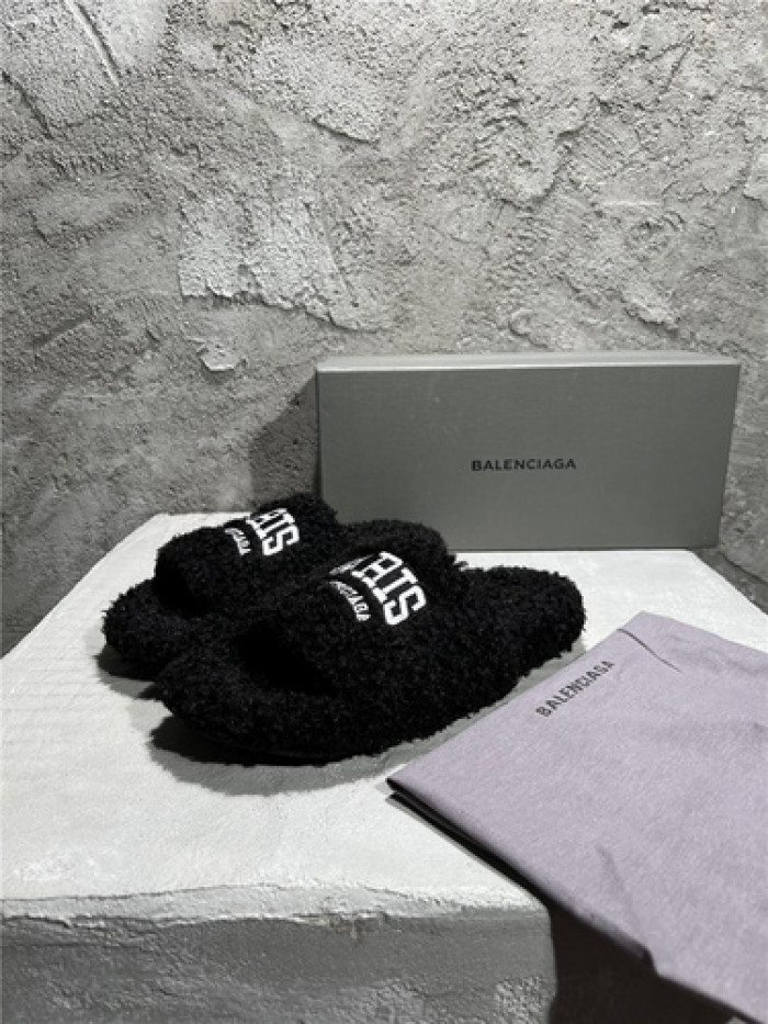 BLEN DESIGNER SLIPPERS