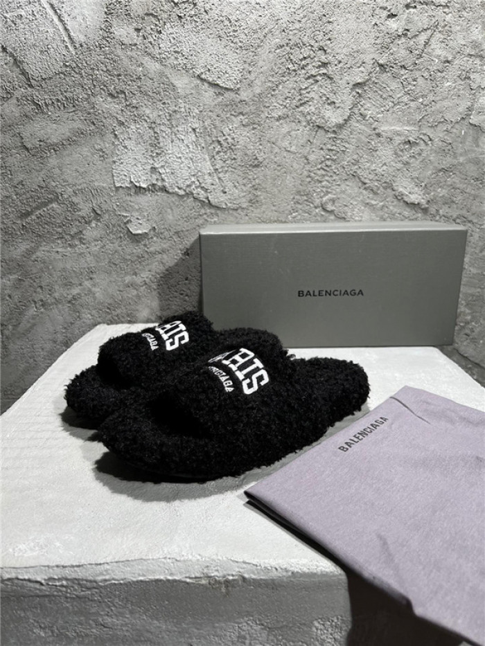 BLEN DESIGNER SLIPPERS