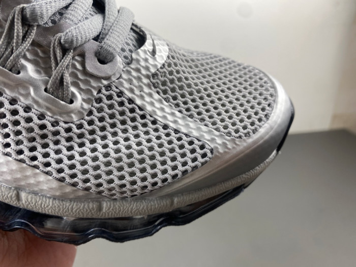 NK Air Max 2013 Goes Full Metalli HQ3025-001