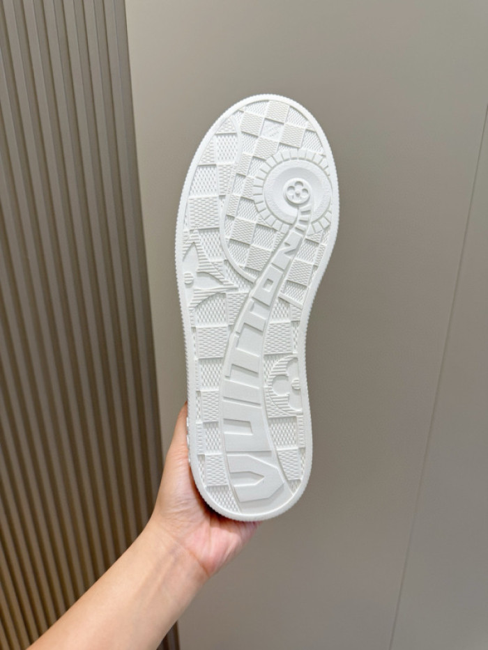L&VT SNEAKERS