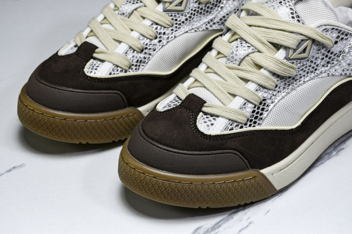D designer sneaker