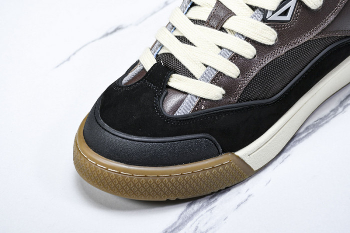 D designer sneaker