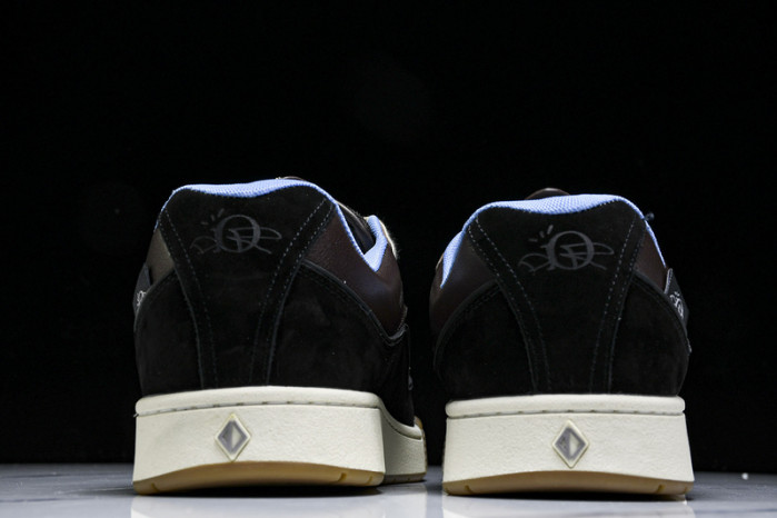 D designer sneaker
