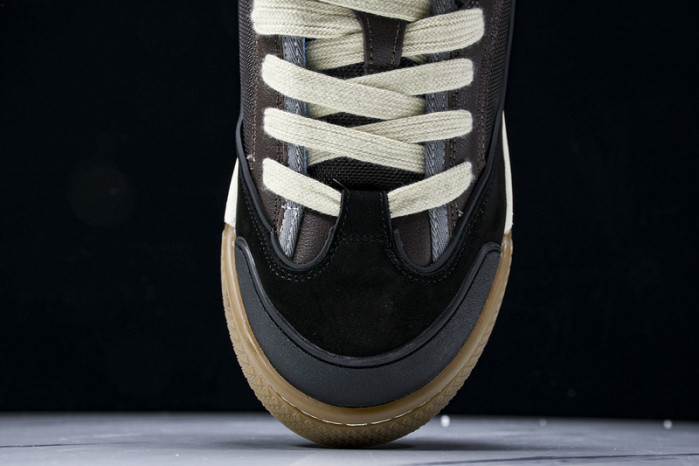 D designer sneaker