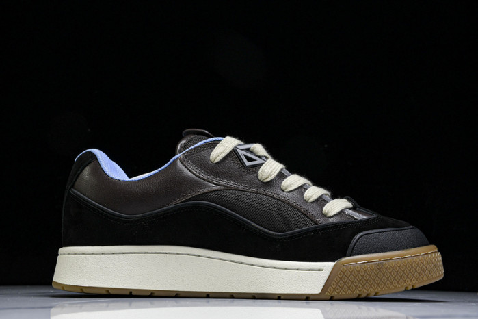 D designer sneaker