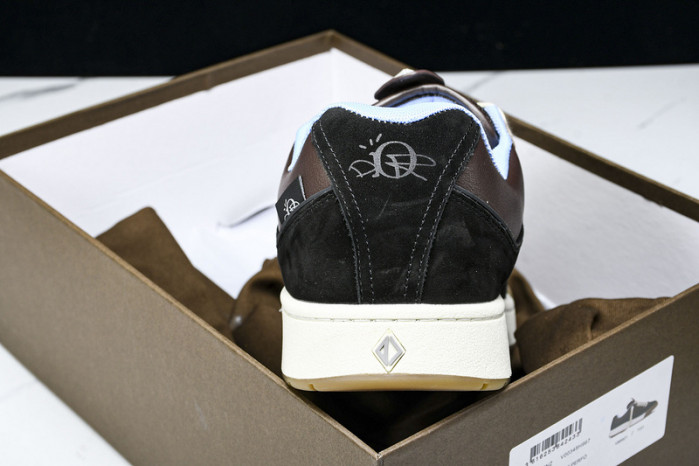 D designer sneaker
