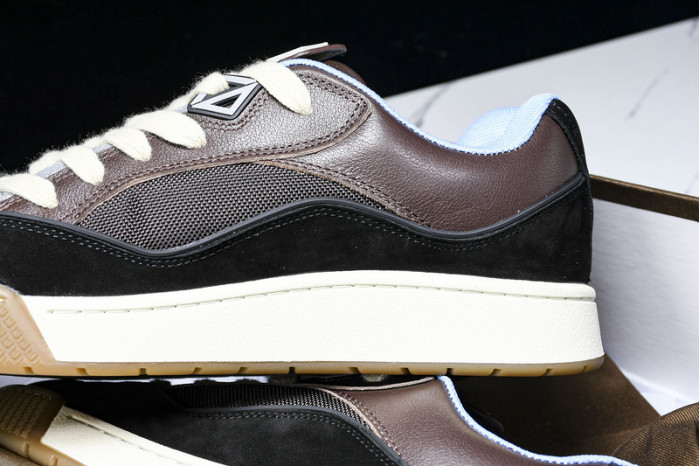 D designer sneaker