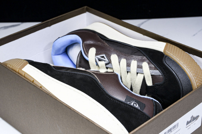 D designer sneaker