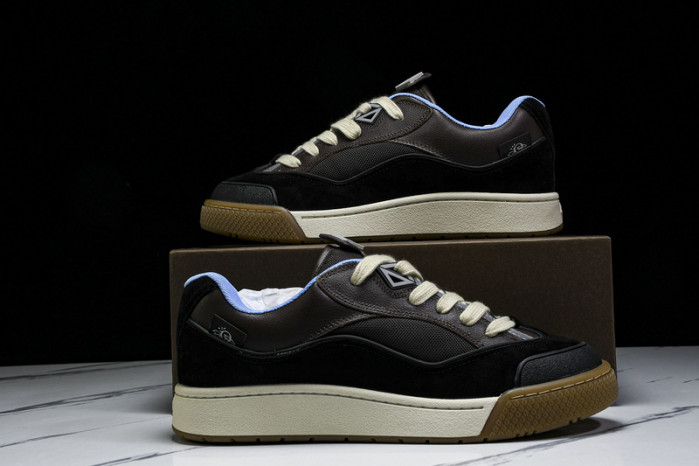 D designer sneaker