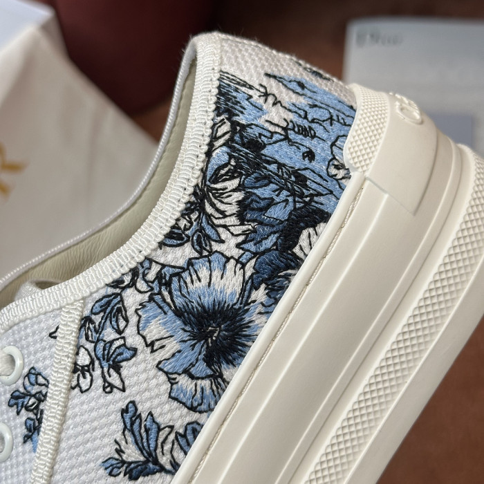 D designer sneaker