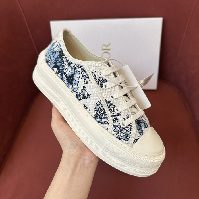 D designer sneaker