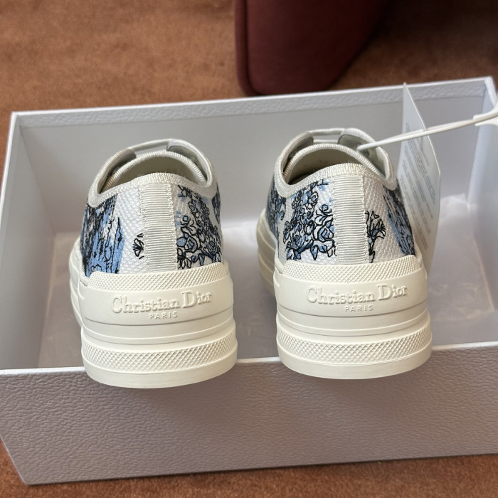 D designer sneaker
