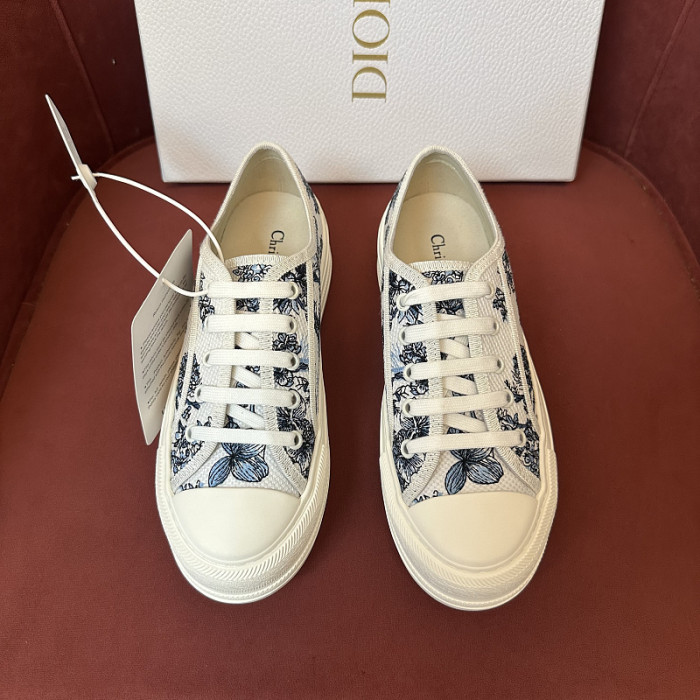 D designer sneaker