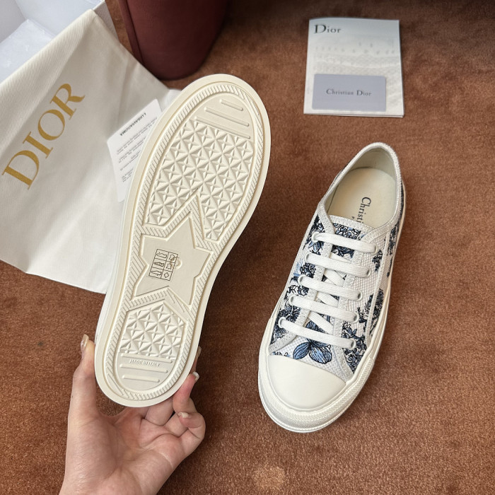 D designer sneaker