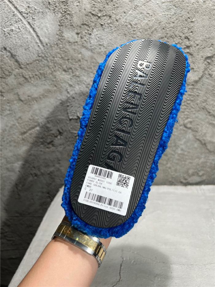 BLEN DESIGNER SLIPPERS