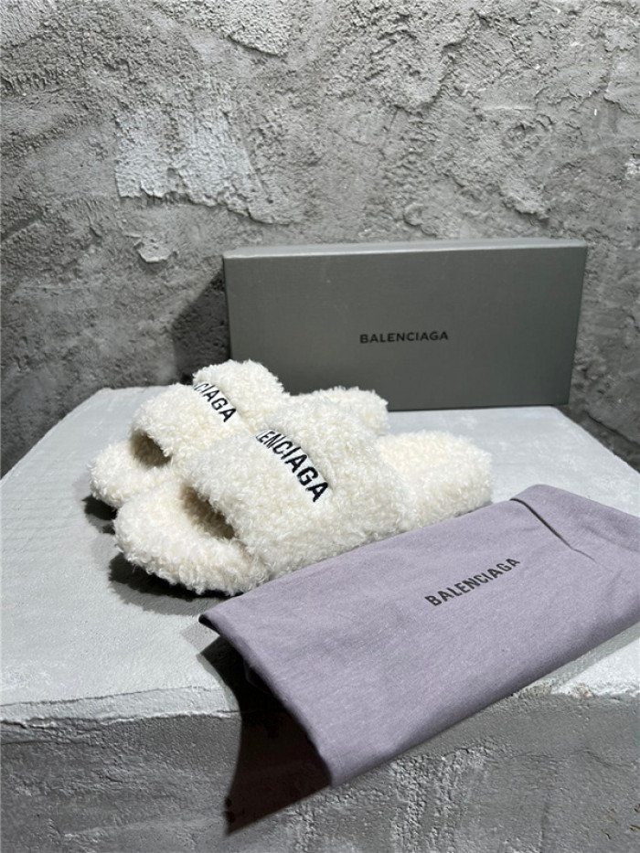 BLEN DESIGNER SLIPPERS