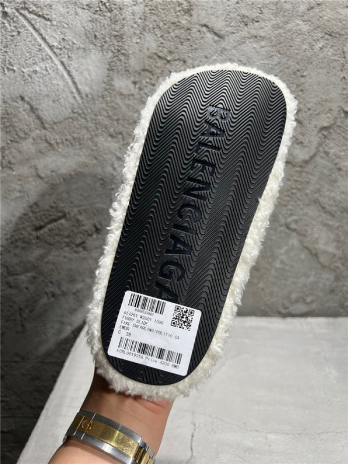 BLEN DESIGNER SLIPPERS