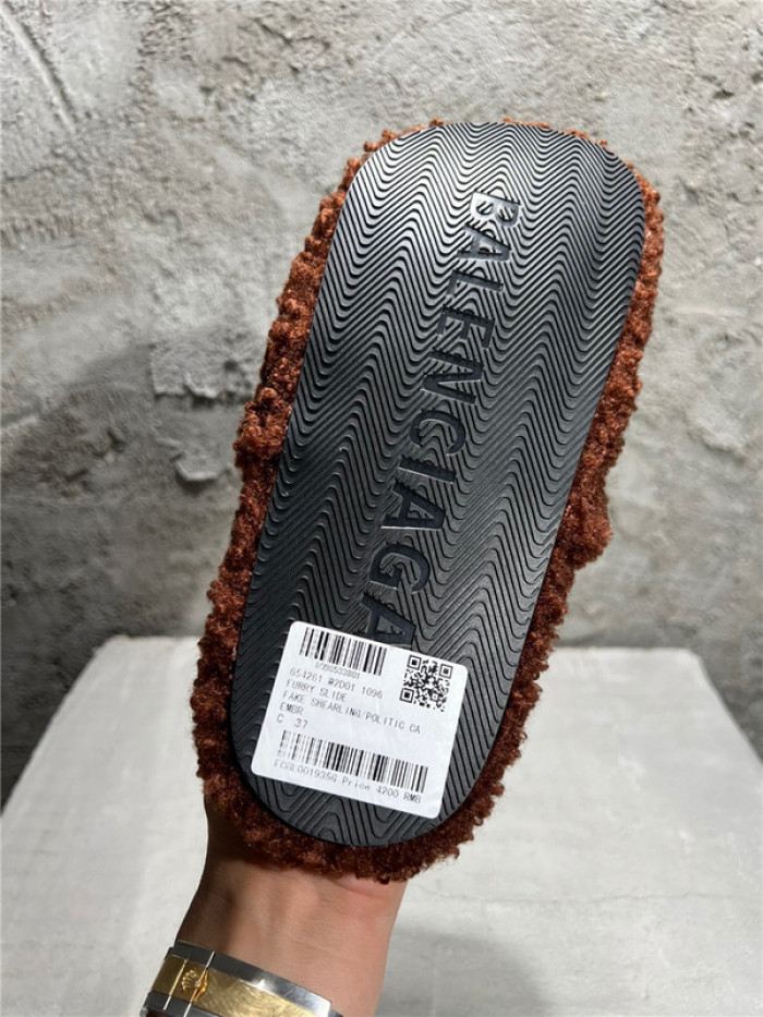 BLEN DESIGNER SLIPPERS