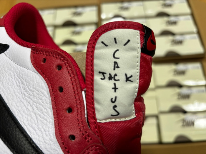 Travis Scott x Air Jordan 1 Low DM7866-101