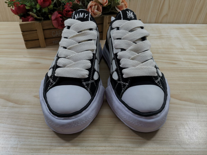 AM1R1 SNEAKERS