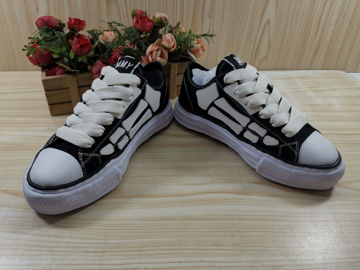 AM1R1 SNEAKERS