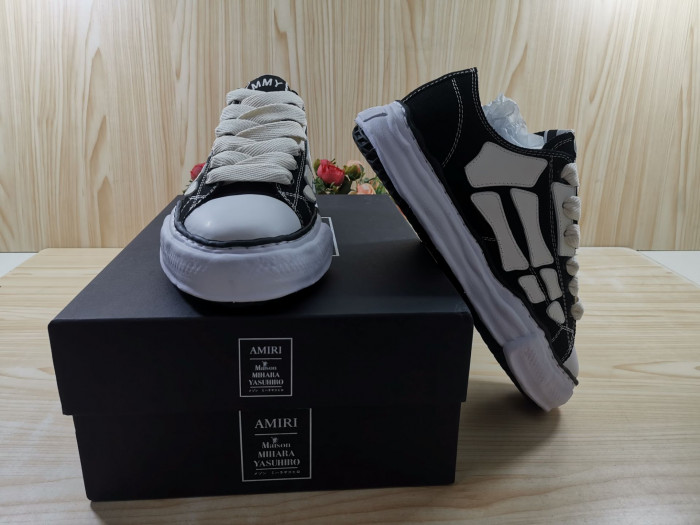 AM1R1 SNEAKERS