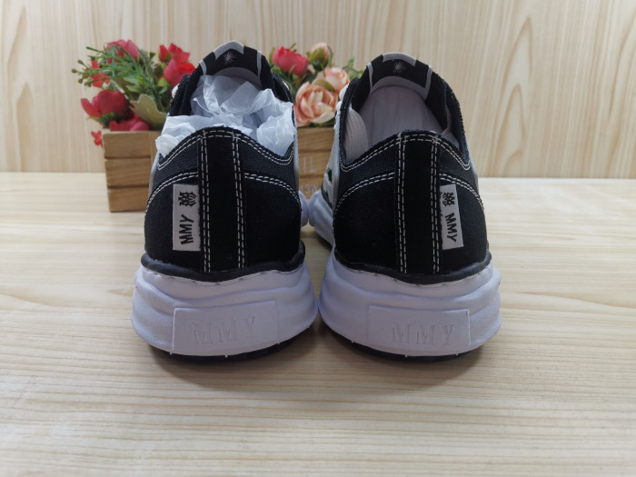 AM1R1 SNEAKERS