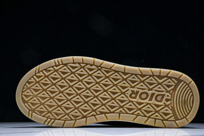 D designer sneaker