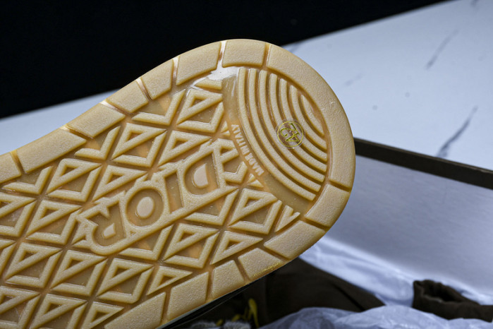 D designer sneaker