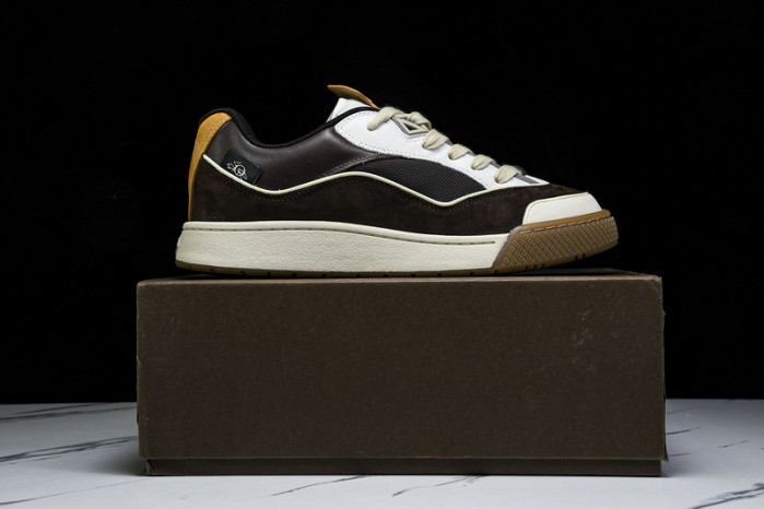 D designer sneaker
