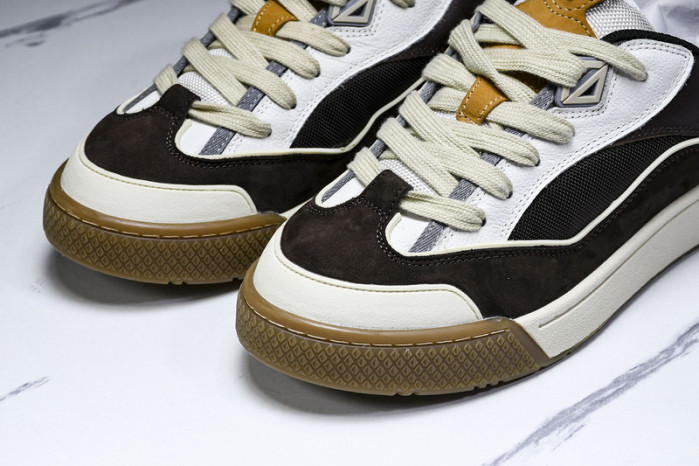 D designer sneaker