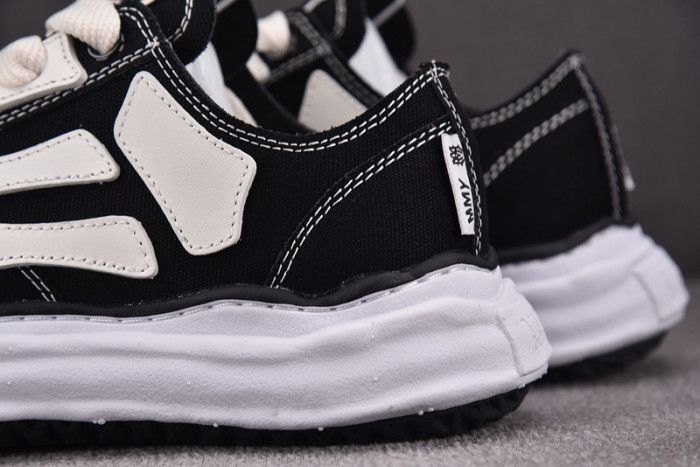 AM1R1 SNEAKERS